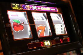 Giao diện đặt cược thể thao và slot online tại apk combo